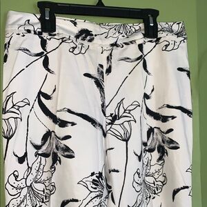 Alanna Floral Black and White capris Pants